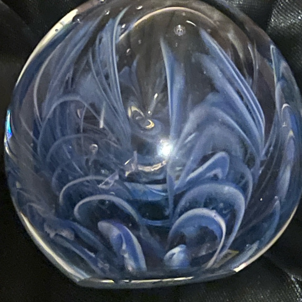 Dynasty Gallery Heirloom Collectibles Lorenzo Swirled Blue Glass Paper WeightNIB